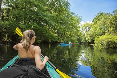 Spring into Action: Protecting Your Shoulders from Seasonal Strains and Injuries