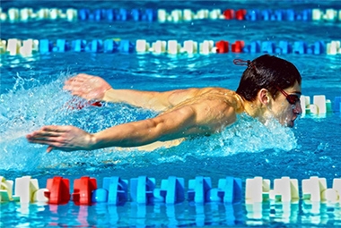 Swimmer’s Shoulder vs. Rotator Cuff Tear: What’s the Difference?